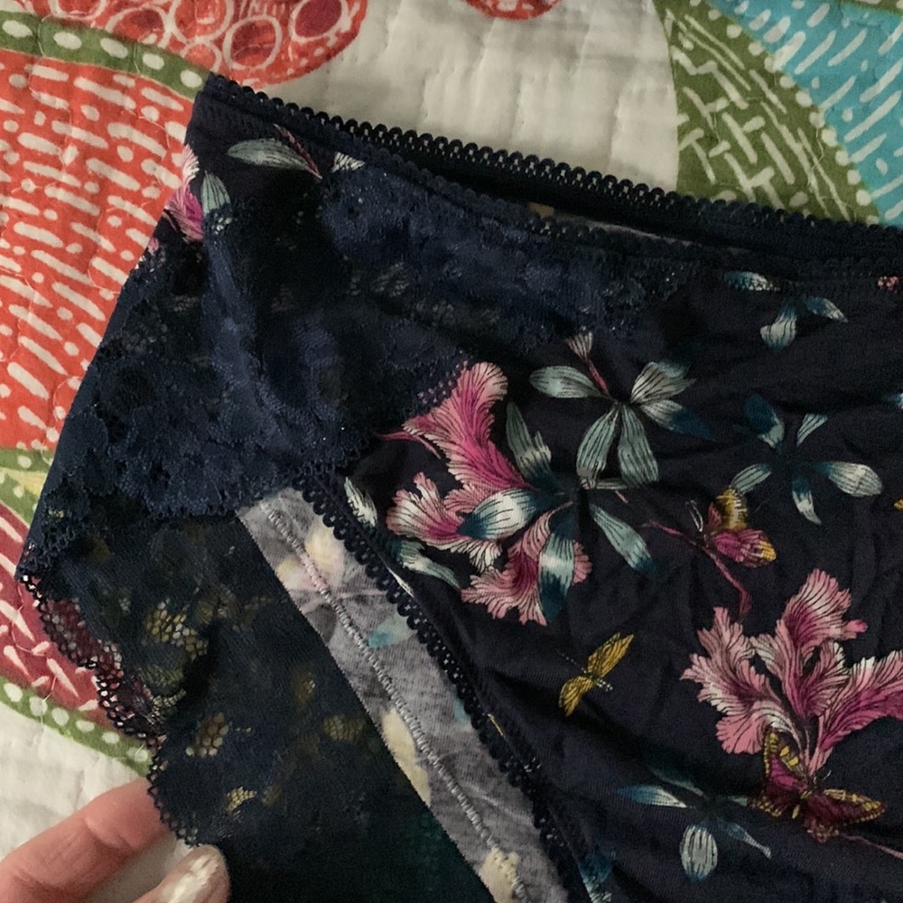Soma bundle, 42D black bra w/ blue floral panties - Picture 2 of 3